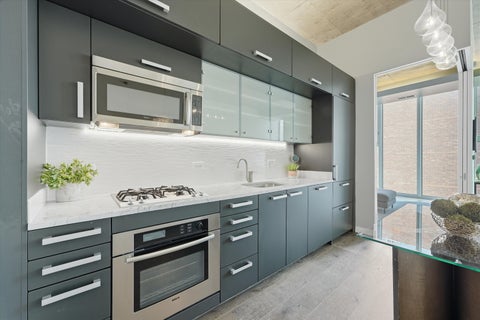 Tiny photo for 550 N Saint Clair Street #1902, Chicago, IL 60611 (MLS # 12795116)
