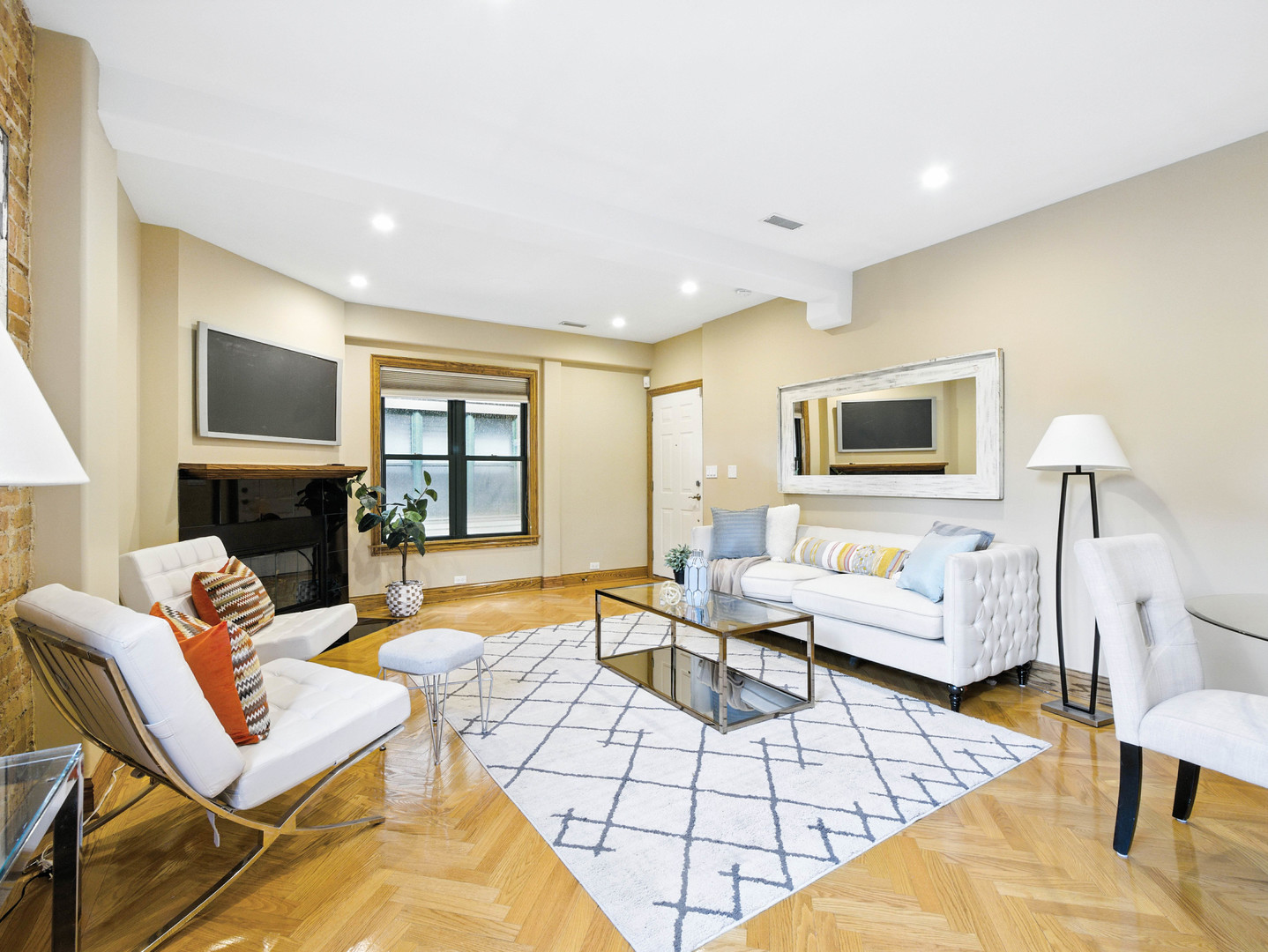 1013 W WEBSTER Avenue 5