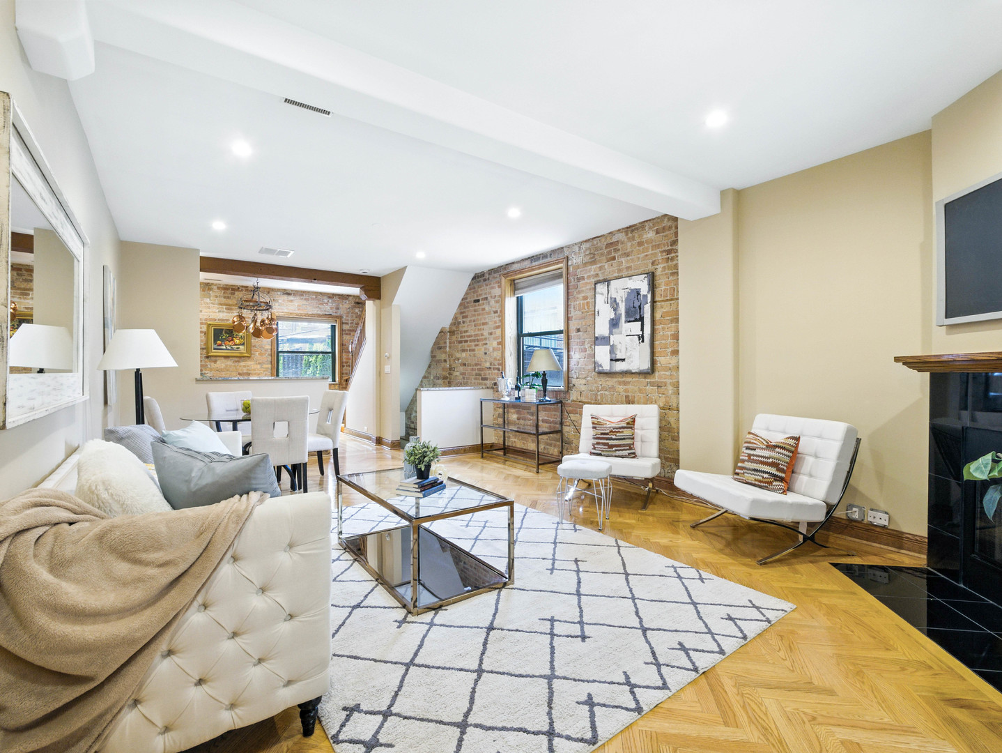 1013 W WEBSTER Avenue 5