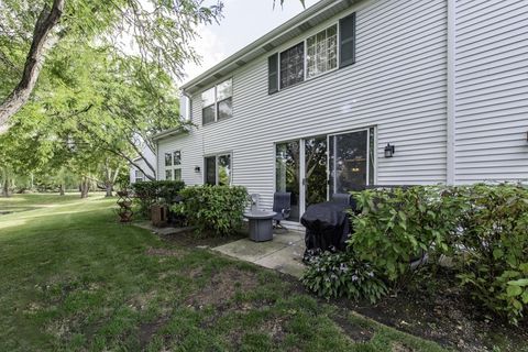 Tiny photo for 17820 W Braewick Road, Gurnee, IL 60031 (MLS # 12482265)