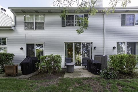 Tiny photo for 17820 W Braewick Road, Gurnee, IL 60031 (MLS # 12482265)