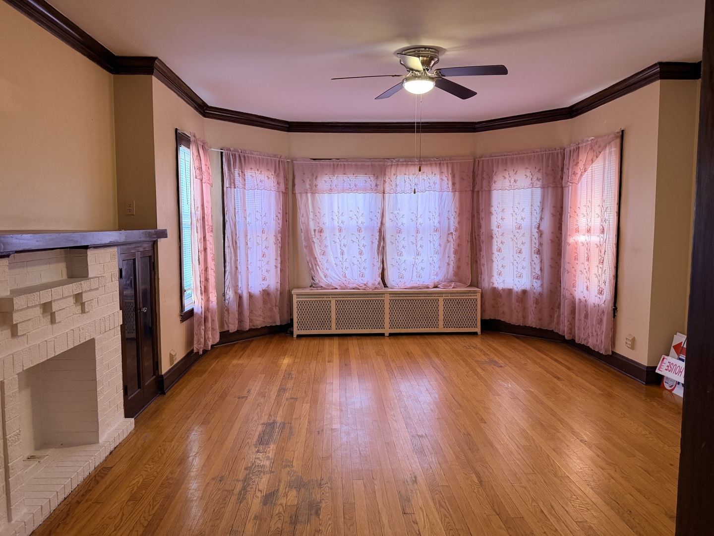 4722 W Altgeld Street