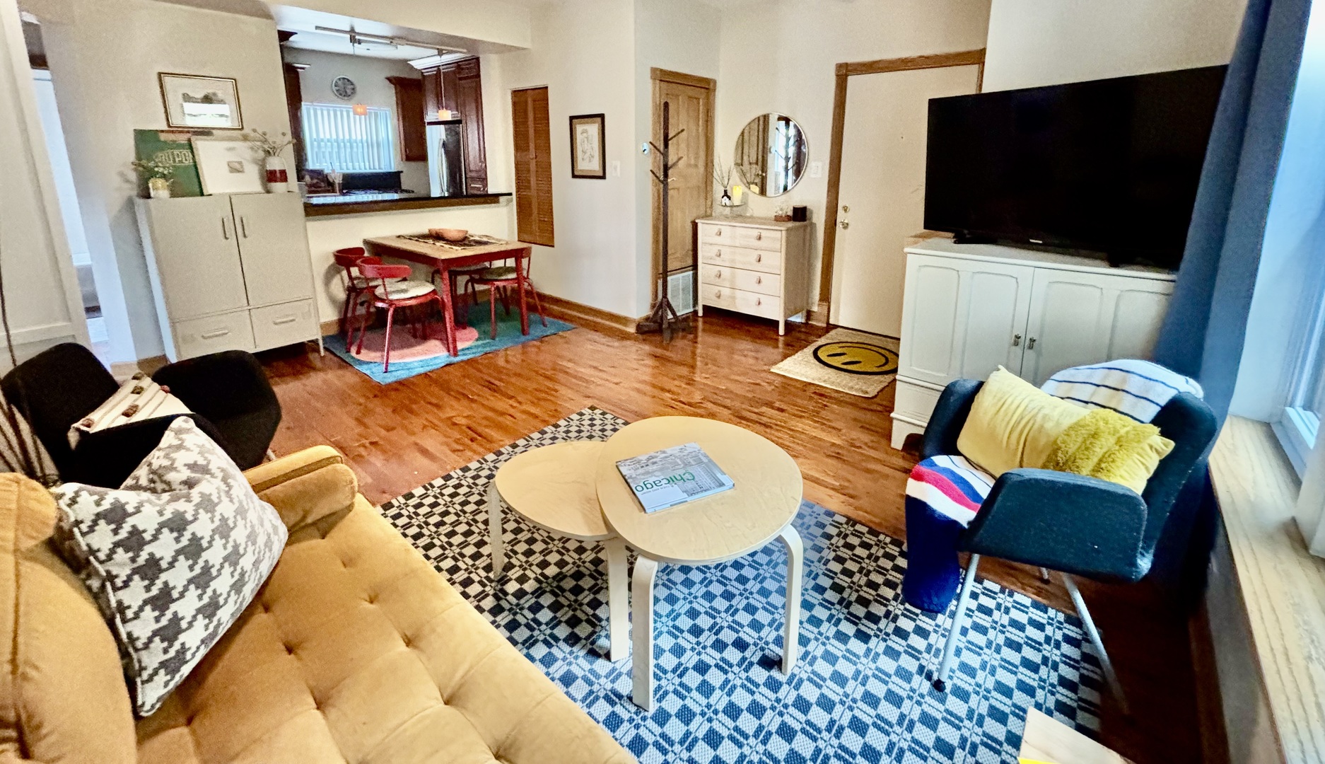 4411 N Sacramento Avenue 1