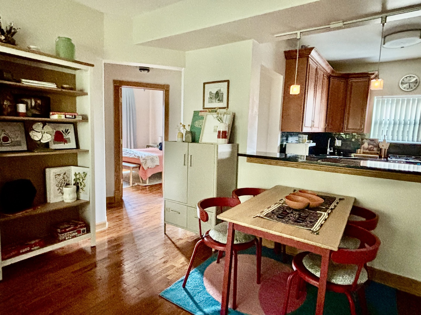 4411 N Sacramento Avenue 1