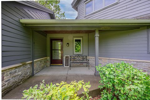 Tiny photo for 4 S Acorn Court, Galena, IL 61036 (MLS # 12377462)