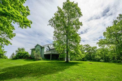 Tiny photo for 4 S Acorn Court, Galena, IL 61036 (MLS # 12377462)