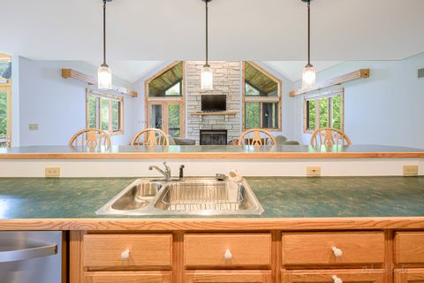 Tiny photo for 4 S Acorn Court, Galena, IL 61036 (MLS # 12377462)