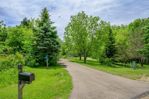 Tiny photo for 4 S Acorn Court, Galena, IL 61036 (MLS # 12377462)