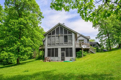 Tiny photo for 4 S Acorn Court, Galena, IL 61036 (MLS # 12377462)