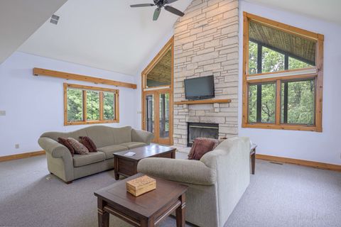 Tiny photo for 4 S Acorn Court, Galena, IL 61036 (MLS # 12377462)