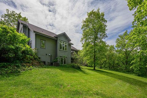 Tiny photo for 4 S Acorn Court, Galena, IL 61036 (MLS # 12377462)