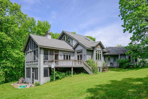 Tiny photo for 4 S Acorn Court, Galena, IL 61036 (MLS # 12377462)
