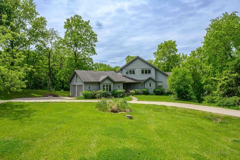 Tiny photo for 4 S Acorn Court, Galena, IL 61036 (MLS # 12377462)