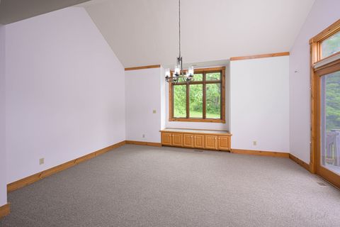 Tiny photo for 4 S Acorn Court, Galena, IL 61036 (MLS # 12377462)