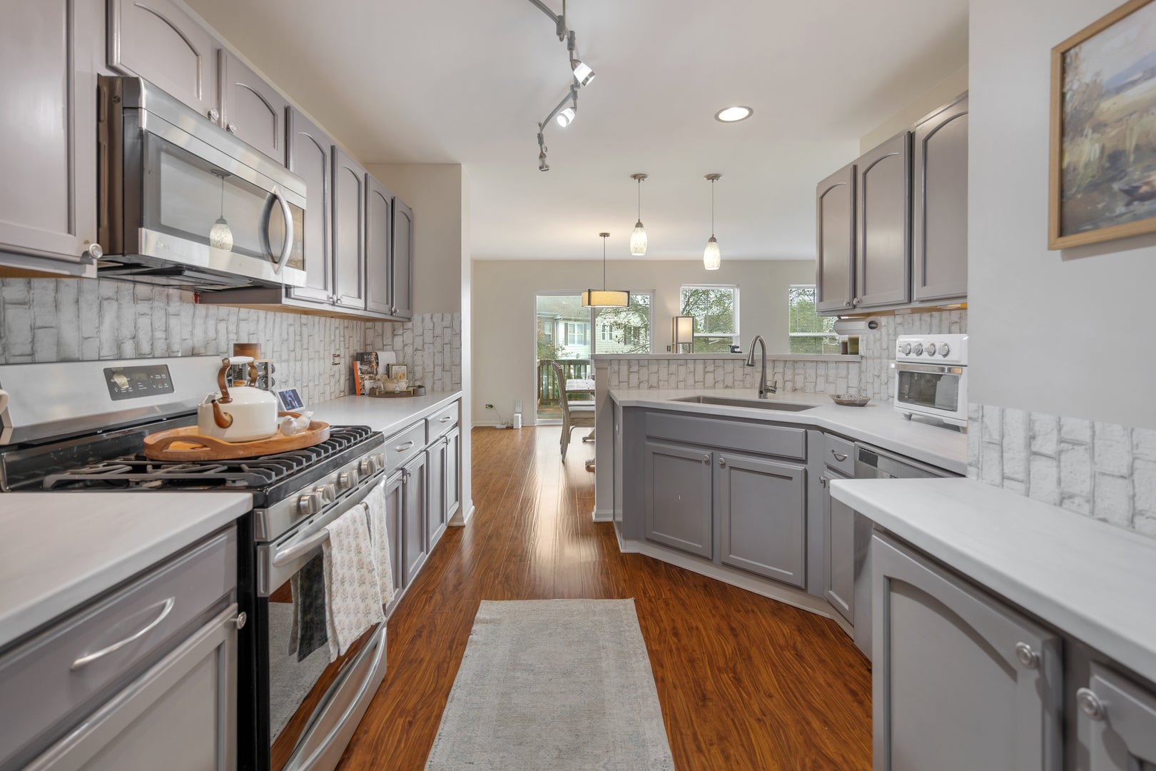 1549 Brompton Lane