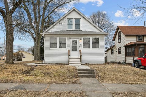 Photo of 1820 40th Street, Rock Island, IL 61201 (MLS # 12572274)