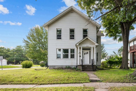 Photo of 1504 Pershing Avenue, Davenport, IA 52803 (MLS # 12743484)