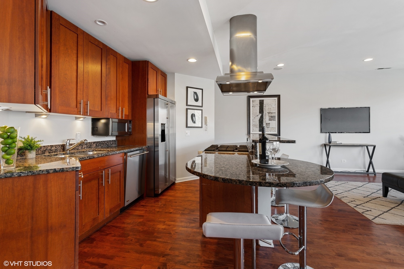 2315 W WABANSIA Avenue 3NE