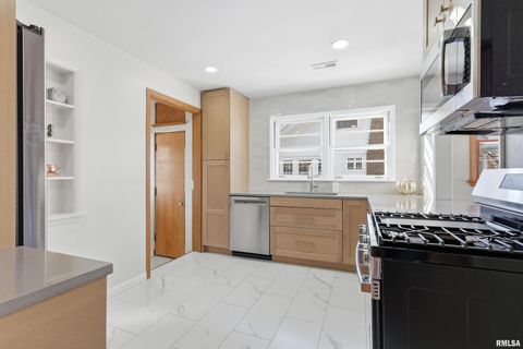 Tiny photo for 71 CRESTWOOD Terrace, Davenport, IA 52803 (MLS # QC4270104)