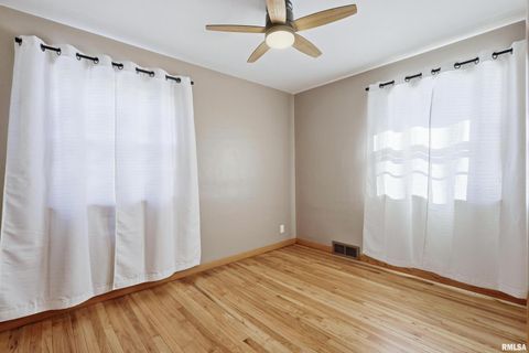 Tiny photo for 71 CRESTWOOD Terrace, Davenport, IA 52803 (MLS # QC4270104)