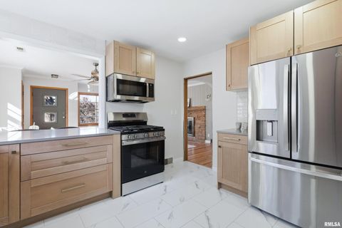 Tiny photo for 71 CRESTWOOD Terrace, Davenport, IA 52803 (MLS # QC4270104)