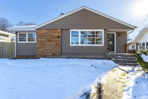 Photo of 71 CRESTWOOD Terrace, Davenport, IA 52803 (MLS # QC4270104)