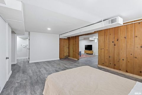 Tiny photo for 71 CRESTWOOD Terrace, Davenport, IA 52803 (MLS # QC4270104)