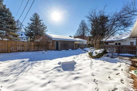 Tiny photo for 71 CRESTWOOD Terrace, Davenport, IA 52803 (MLS # QC4270104)