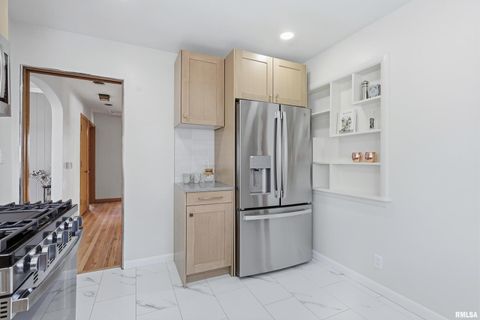 Tiny photo for 71 CRESTWOOD Terrace, Davenport, IA 52803 (MLS # QC4270104)