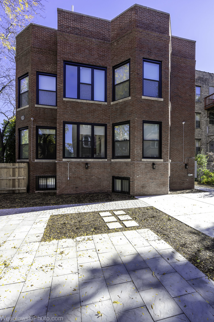 5000 S Woodlawn Avenue 102