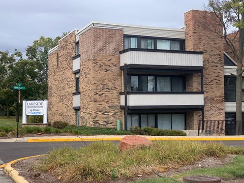 1813 Hemlock Place 107 Schaumburg IL 60173