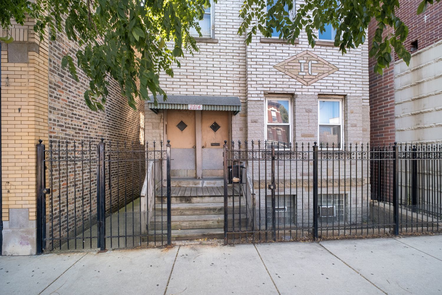 2014 N Western Avenue