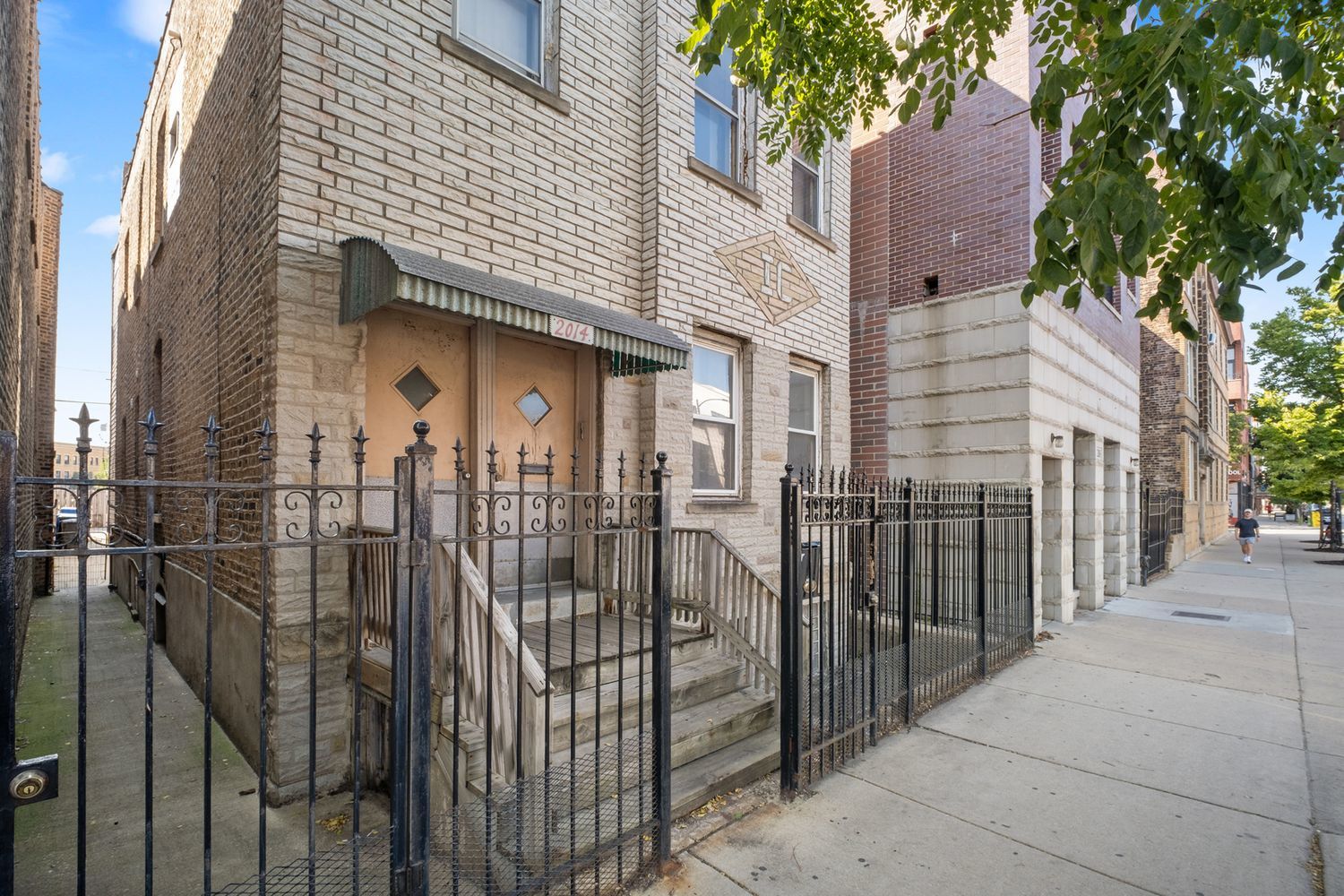 2014 N Western Avenue
