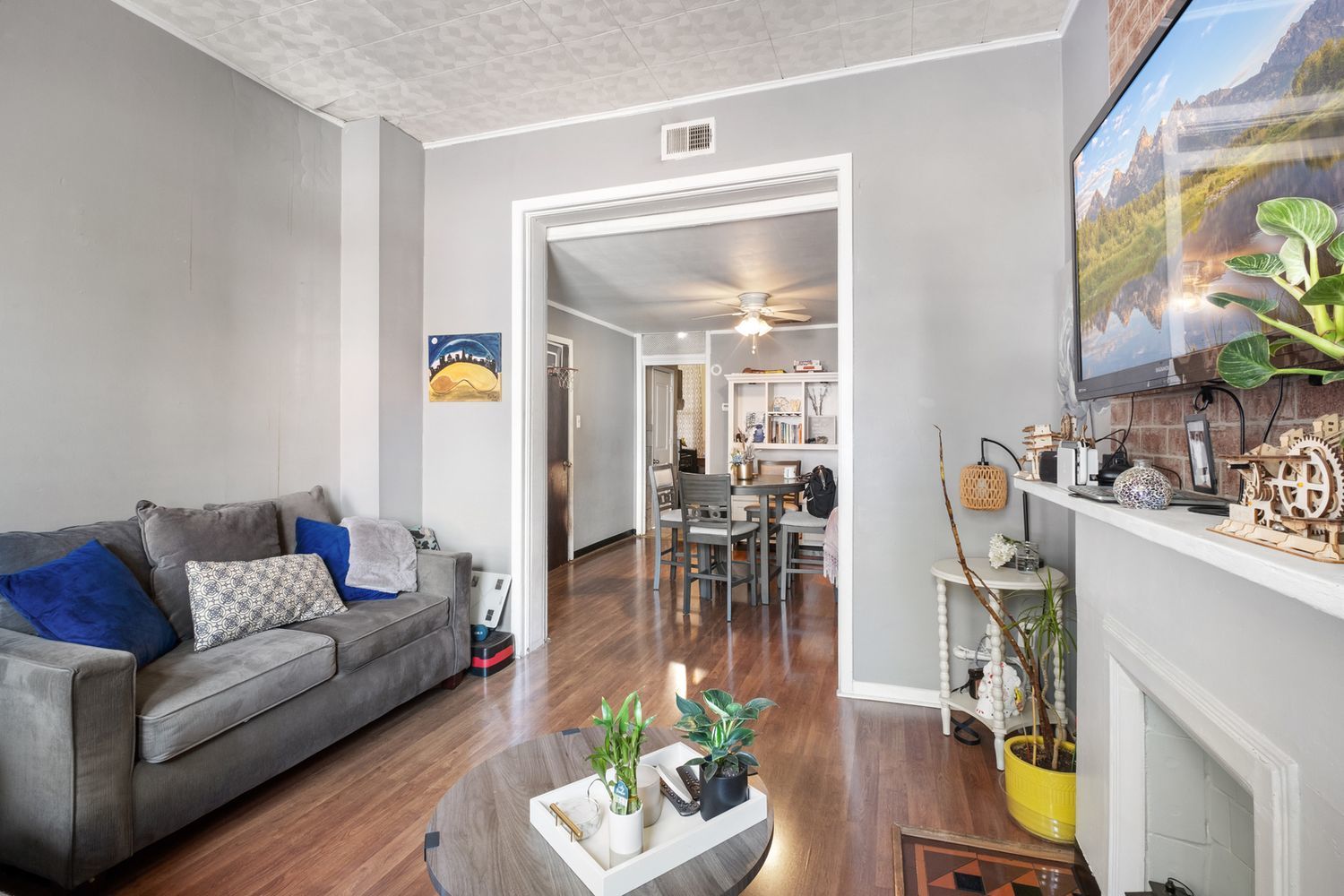 2014 N Western Avenue