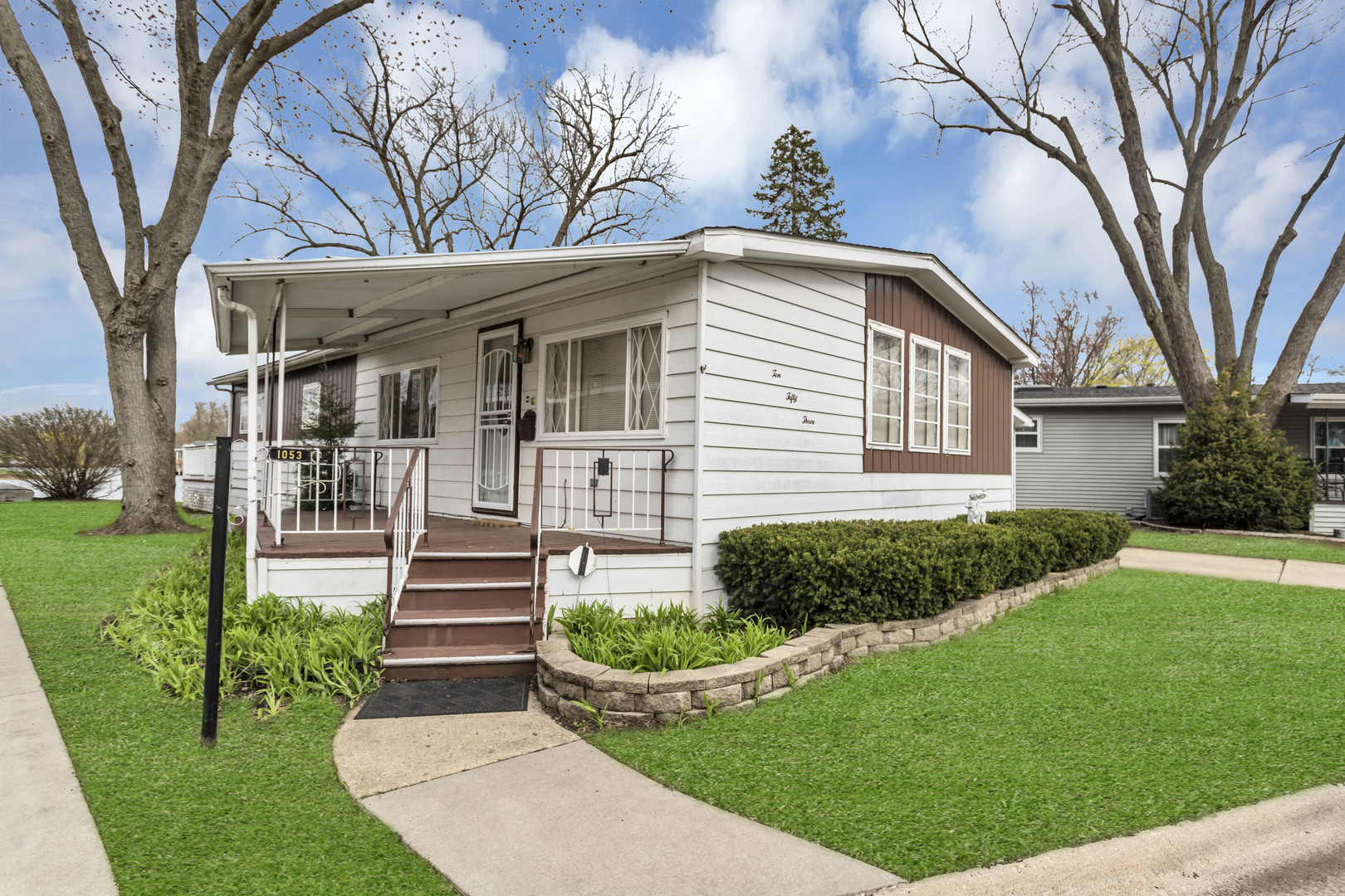 1053 Lakeview Road