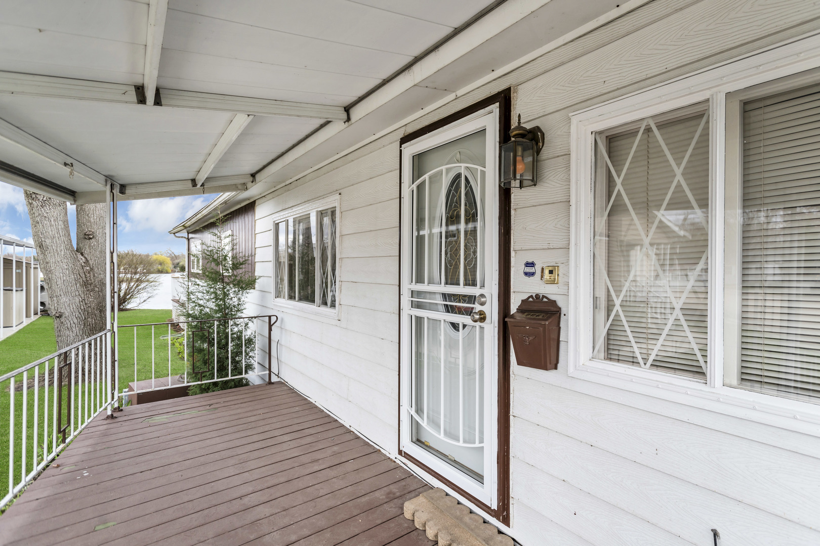 1053 Lakeview Road