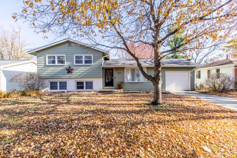 Photo of 1211 Sandburg Drive, Bloomington, IL 61704 (MLS # 12507279)