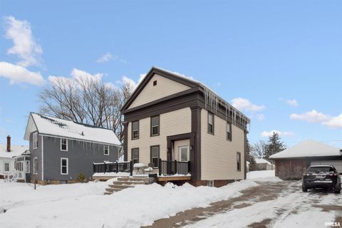 Tiny photo for 707 W PLATT Street, Maquoketa, IA 52060 (MLS # QC4269938)