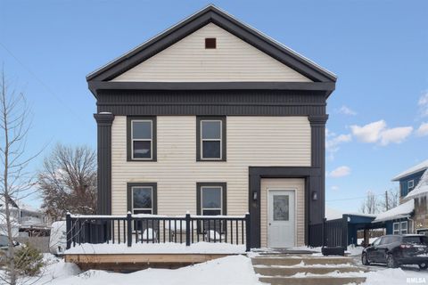 Photo of 707 W PLATT Street, Maquoketa, IA 52060 (MLS # QC4269938)