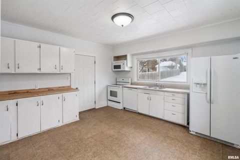 Tiny photo for 707 W PLATT Street, Maquoketa, IA 52060 (MLS # QC4269938)