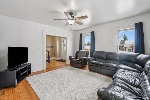 Tiny photo for 707 W PLATT Street, Maquoketa, IA 52060 (MLS # QC4269938)