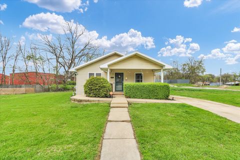 Photo of 404 W Maple Street, Champaign, IL 61820 (MLS # 12616686)