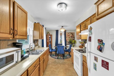 Tiny photo for 404 W Maple Street, Champaign, IL 61820 (MLS # 12616686)