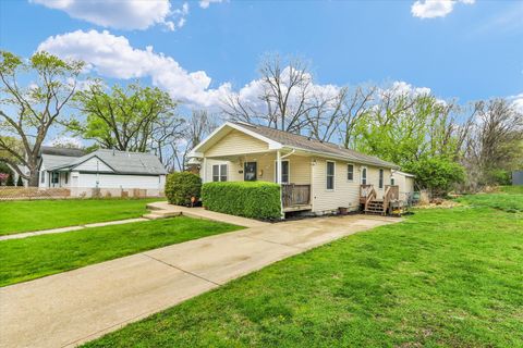 Tiny photo for 404 W Maple Street, Champaign, IL 61820 (MLS # 12616686)