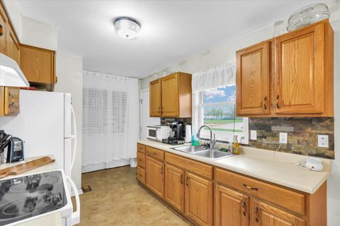 Tiny photo for 404 W Maple Street, Champaign, IL 61820 (MLS # 12616686)