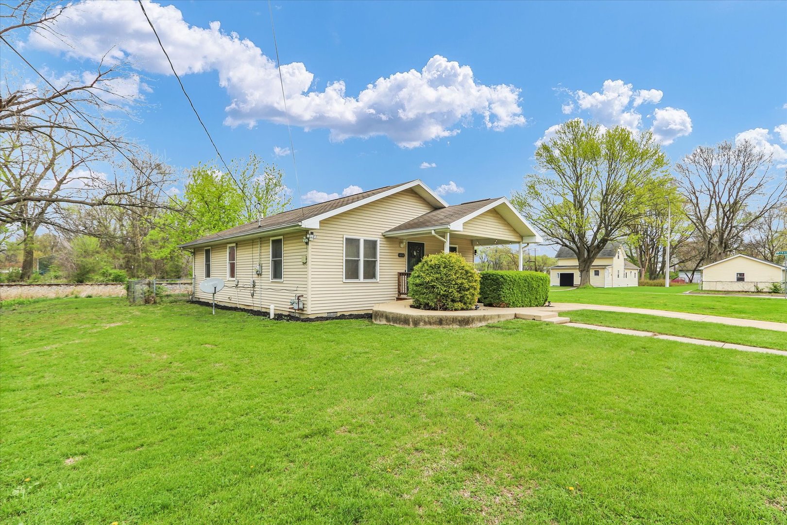 404 W Maple Street
