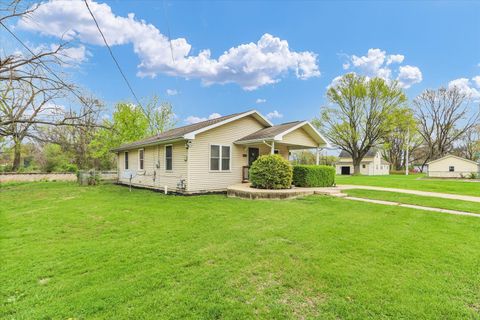 Tiny photo for 404 W Maple Street, Champaign, IL 61820 (MLS # 12616686)