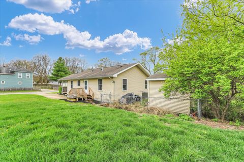 Tiny photo for 404 W Maple Street, Champaign, IL 61820 (MLS # 12616686)