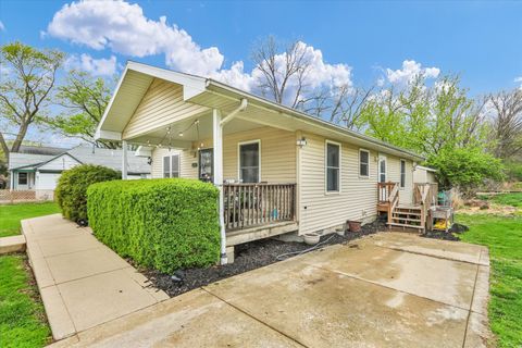 Tiny photo for 404 W Maple Street, Champaign, IL 61820 (MLS # 12616686)