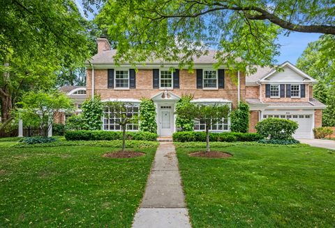 Photo of 630 S Beverly Lane, Arlington Heights, IL 60005 (MLS # 12695545)